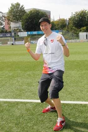Steffen Hallaschka beim Benefiz beim Benefiz Fussballspiel Kicken mit Herz zugunsten der Kinder Herzstation der Universitaetsklinik Eppendorf am 8.09.2024 in Hamburg Kicken mit Herz 2024 Benefiz Event in Hamburg