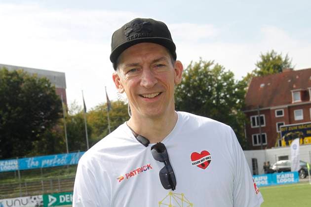 Steffen Hallaschka beim Benefiz beim Benefiz Fussballspiel Kicken mit Herz zugunsten der Kinder Herzstation der Universitaetsklinik Eppendorf am 8.09.2024 in Hamburg Kicken mit Herz 2024 Benefiz Event in Hamburg