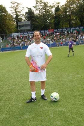 Axel Bosse beim Benefiz Fussballspiel Kicken mit Herz zugunsten der Kinder Herzstation der Universitaetsklinik Eppendorf am 8.09.2024 in Hamburg Kicken mit Herz 2024 Benefiz Event in Hamburg