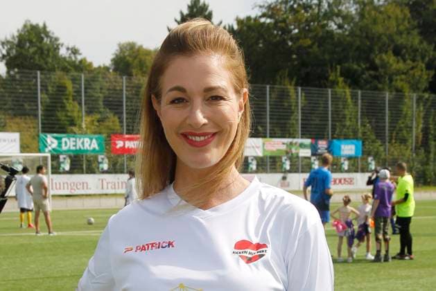 Julia Stinshoff beim Benefiz beim Benefiz Fussballspiel Kicken mit Herz zugunsten der Kinder Herzstation der Universitaetsklinik Eppendorf am 8.09.2024 in Hamburg Kicken mit Herz 2024 Benefiz Event in Hamburg