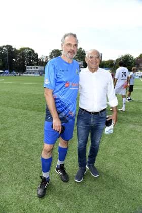 Prof. Dr. med. Thomas Mir und Felix Magath beim 16. Benefiz Fussballspiel Kicken mit Herz zugunsten der Kinder Herzstation des UKE Eppendorf in Hamburg am 08.09.2024