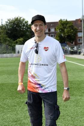 Steffen Hallaschka beim 16. Benefiz Fussballspiel Kicken mit Herz zugunsten der Kinder Herzstation des UKE Eppendorf in Hamburg am 08.09.2024