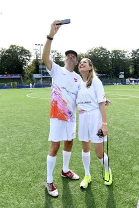 Rolf Harald Fuhrmann und Esther Roling beim 16. Benefiz Fussballspiel Kicken mit Herz zugunsten der Kinder Herzstation des UKE Eppendorf in Hamburg am 08.09.2024
