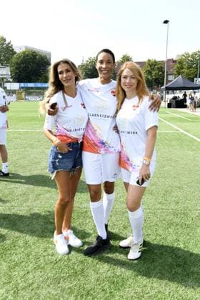 Yasmina Filali, Annabelle Mandeng und Esther Roling beim 16. Benefiz Fussballspiel Kicken mit Herz zugunsten der Kinder Herzstation des UKE Eppendorf in Hamburg am 08.09.2024