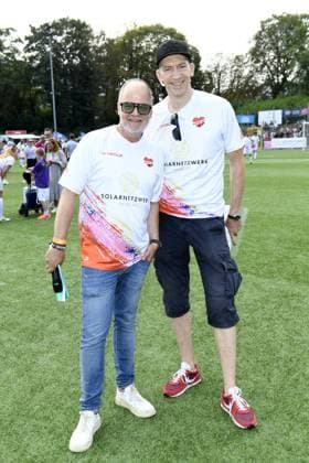 Marek Erhardt und Steffen Hallaschka beim 16. Benefiz Fussballspiel Kicken mit Herz zugunsten der Kinder Herzstation des UKE Eppendorf in Hamburg am 08.09.2024
