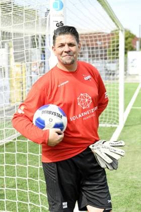 Tim Mälzer beim 16. Benefiz Fussballspiel Kicken mit Herz zugunsten der Kinder Herzstation des UKE Eppendorf in Hamburg am 08.09.2024