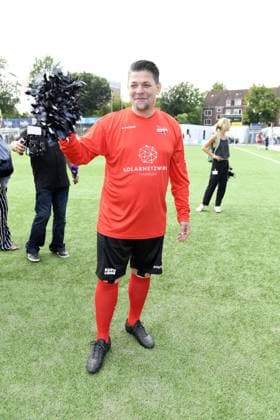 Tim Mälzer beim 16. Benefiz Fussballspiel Kicken mit Herz zugunsten der Kinder Herzstation des UKE Eppendorf in Hamburg am 08.09.2024