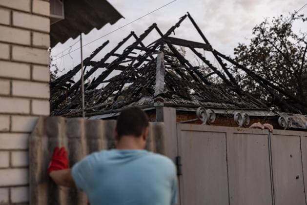 News Themen der Woche KW36 News Bilder des Tages Russia Targets Kharkiv Region - Ukraine Russians hit Dergachi in Kharkiv region: more than 20 houses were damaged, 13 people were wounded, and a 76-year-old woman was killed Dergachi was shelled with Tornado-S MLRS, the press service of the regional prosecutor s office reported. Ukraine, September 8, 2024. Photo by Yevhen Titov ABACAPRESS.COM Dergachi Ukraine  Copyright: xTitovxYevhen ABACAx