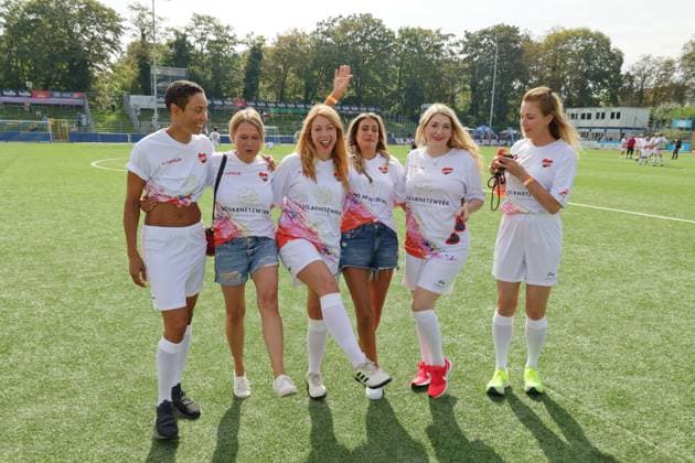 RECORD DATE NOT STATED KICKEN MIT HERZ, 08.09.2024 Annabelle Mandeng, Nova Meierhenrich, Esther Roling, Yasmina Fiilali, Sandra Quadflieg, Julia Stinshoff, Kicken mit Herz das Benefiz Fussballspiel zu Gunsten der Kinderstation des UKE im Stadion des SC Victoria, Hamburg, 08.09.2024 Copyright: xEventpressxMPx