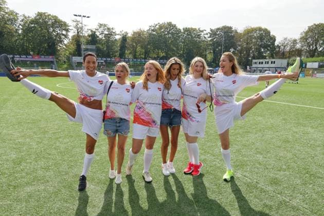 RECORD DATE NOT STATED KICKEN MIT HERZ, 08.09.2024 Annabelle Mandeng, Nova Meierhenrich, Esther Roling, Yasmina Fiilali, Sandra Quadflieg, Julia Stinshoff, Kicken mit Herz das Benefiz Fussballspiel zu Gunsten der Kinderstation des UKE im Stadion des SC Victoria, Hamburg, 08.09.2024 Copyright: xEventpressxMPx
