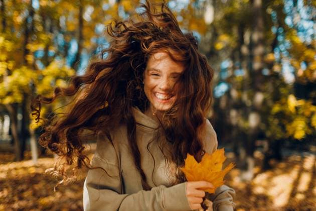 Creative Highlights Symbolfotos Smiling young woman enjoys the autumn weather in the forest with the yellow leaves at sunset. Smiling young woman enjoys the autumn season in the forest with the yellow leaves at sunset ,model released, Symbolfoto Copyright: xZoonar.com Maxx4ex 22144370 ,model released, Symbolfoto ,property released