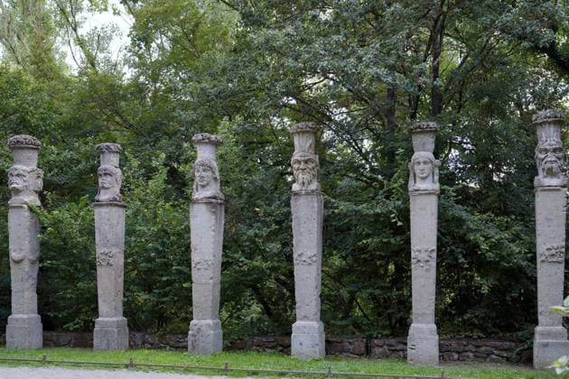 Sacro Bosco, Heiliger Wald, Park der Ungeheuer, Parco dei Mostri, Groteske, Monumentalskulpturen, antikisierenden Architekturen, Stadt Bomarzo, Provinz Viterbo, Region Latium, Italien, Bomarzo, Latium, Italien, Europa Sacro Bosco, Sacred Forest, Park of the Monsters, Parco dei Mostri, grotesque, monumental sculptures, antique architecture, city of Bomarzo, province of Viterbo, Lazio region, Italy, Bomarzo, Lazio, Italy, Europe Copyright: imageBROKER JirixHubatka ibllid11209102.jpg