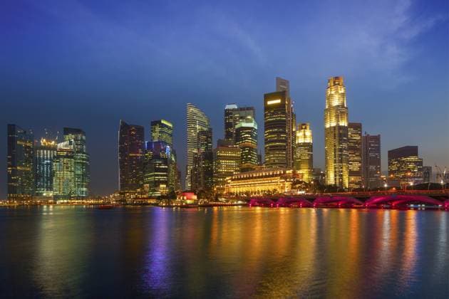 Skyline von Singapur und Marina Bay am Abend Singapore skyline and Marina Bay in evening Copyright: imageBROKER DmitryxRukhlenko ibxdmr11359725.jpg