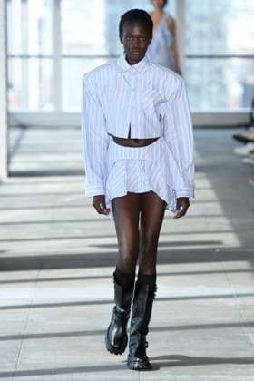 DÃ filÃ de mode AKNVAS PrÃªt Ã Porter printemps Ã tÃ 2025 lors de la Fashion Week de New York NYFW DÃ filÃ de mode AKNVAS PrÃªt Ã Porter printemps Ã tÃ 2025 lors de la Fashion Week de New York NYFW , Ã New York City, NY, Etats Unis, le 9 septembre 2024 A model walks the runway at the Aknvas show during the New York Fashion Week on September 9, 2024 in New York City New York Etats Unis  Copyright: xAgencex xBestimagexAgencex xBestimagex