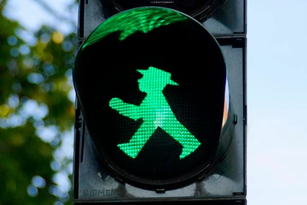 Eingangstür mit Graffiti