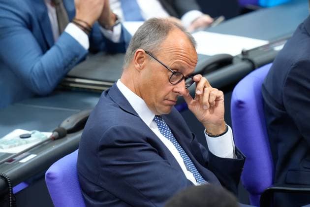 News Themen der Woche KW37 News Bilder des Tages Deutscher Bundestag, 184. Plenarsitzung, Haushaltsdebatte Friedrich Merz (CDU) im Portrait richtet sich der Fraktionsvorsitzende die Brille im Plenum bei der 184. Sitzung des Deutschen Bundestag in Berlin, 11.09.2024 Berlin Berlin Deutschland *** German Bundestag, 184th plenary session, budget debate Friedrich Merz CDU in portrait the chairman of the parliamentary group adjusts his glasses in the plenary at the 184th session of the German Bundestag in Berlin, 11 09 2024 Berlin Berlin Germany