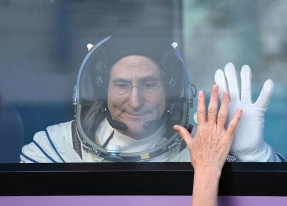 Bilder des Jahres 2024, News 09 September News Themen der Woche KW37 News Bilder des Tages Kazakhstan Russia Space 8762553 11.09.2024 NASA astronaut Donald Pettit reacts in the bus as she departs for the launch of the expedition 71 72 to the International Space Station (ISS) at the Baikonur Cosmodrome, Kazakhstan. Sergei Savostyanov POOL Baikonur Kazakhstan  Copyright: xSergeixSavostyanovx