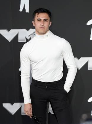 Chris Olsen arrives on the red carpet at the 2024 MTV Video Music Awards VMA s at the UBS Arena in Elmont, New York on Wednesday, September 11, 2024.  NYP202409111024 DerekxC.xFrench