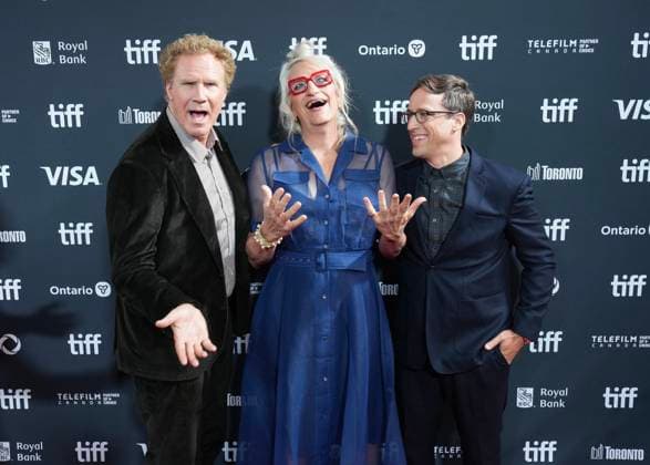 Bilder des Jahres 2024, Entertainment 09 September Entertainment Themen der Woche KW37 Entertainment Bilder des Tages September 11, 2024, Toronto, Ontario, Canada: WILL FERRELL, left, HARPER STEELE, centre, and director JOSH GREENBAUM pose for photographs on the red carpet for the film Will & Harper during the Toronto International Film Festival. Toronto Canada  - ZUMAc35_ 20240911_zaf_c35_091 Copyright: xNathanxDenettex