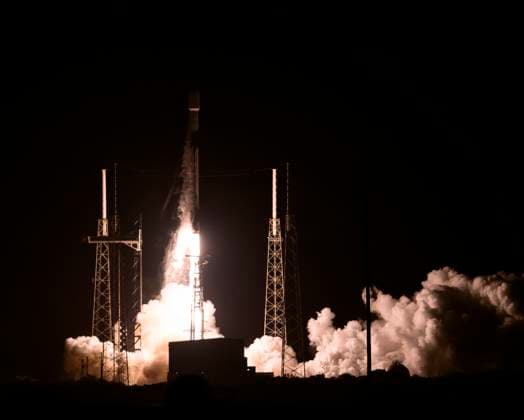 News Themen der Woche KW37 News Bilder des Tages September 12, 2024, Cape Canaveral, Florida, USA: A SpaceX Falcon 9 rocket launches from Space Launch Complex 40 at Cape Canaveral Space Force Station (CCSFS), Florida, carrying AST SpaceMobileÃ¢â‚¬â ¢s first batch of direct-to-cell satellites called BlueBird on Sept. 12, 2024, at 4:52 a.m. EDT. These satellites are significantly larger in size and in a higher orbit in order to provide wider coverage. Eight and a half minutes after liftoff, the rocketÃ¢â‚¬â ¢s first stage booster landed on Landing Zone-1 at CCSFS, Florida. Cape Canaveral USA - ZUMAb267 20240912_znp_b267_004 Copyright: xCharlesxBriggsx