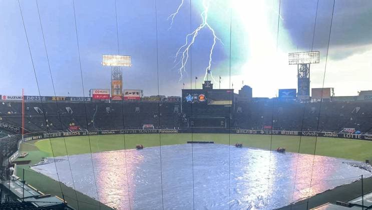 News Themen der Woche KW37 News Bilder des Tages Lightning over Koshien Stadium Lightning strikes over Koshien Stadium in Nishinomiya in the western Japan prefecture of Hyogo on Sept. 12, 2024.  A14AA0003426360P