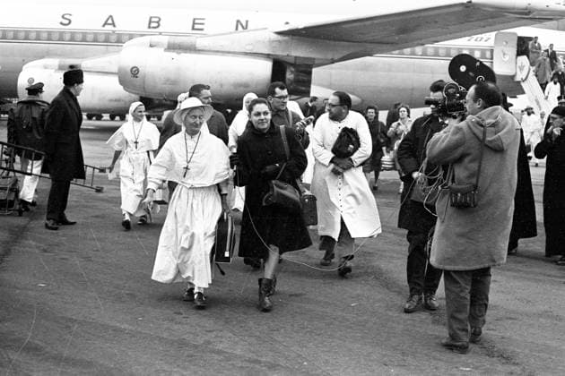 Ancestor : RETOUR DES RÉFUGIÉS DU CONGO 1964- CRISE CONGOLAISE RETOUR DE RAPATRIÉS -RETOUR DE STANLEYVILLE ET PAULIS - religieux -missionaires Brussels Belgium  Copyright: xx
