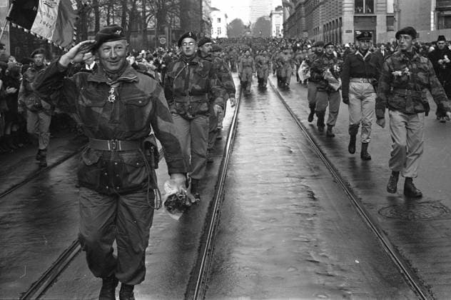 Ancestor : CRISE CONGOLAISE RETOUR DES PARA-COMMANDOS - 1964- CRISE CONGOLAISE RETOUR DES PARA-COMMANDOS -RETOUR DE STANLEYVILLE ET PAULIS -DÉFILÉ À BRUXELLES -LE COLONEL CHARLES LAURENT Brussels Belgium  Copyright: xx