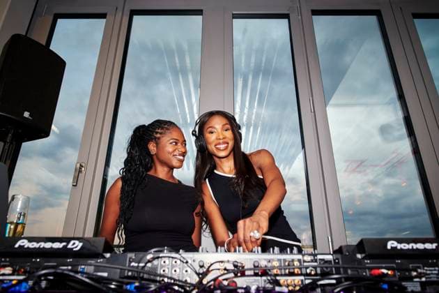 Warner Music Central Europa feiert in Berlin EUR, Deutschland, Berlin: DJ Rice & Stew legen auf - das einjährige Juliläum des Standorts Berlin feiert die Warner Music mit Künstlern, Gästen und Mitarbeitern. Die lokale und international Kreativszene vernetzt sich in der Haupstadt.