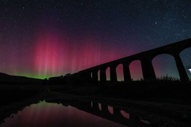 Bilder des Jahres 2024, News 09 September News Themen der Woche KW37 News Bilder des Tages Northern Lights Ribblehead Viaduct North Yorkshire Northern Lights also know as the Aurora Borealis shine across Ribblehead Viaduct, Ribblehead, United Kingdom, 13th September 2024 (Photo by Mark Cosgrove News Images) Ribblehead Ribblehead Viaduct North Yorkshire United Kingdom Copyright: xMarkxCosgrove NewsxImagesx