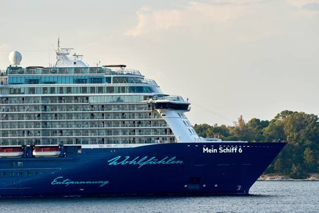 Corfu, Greece - September 4, 2024: TUI s cruise ship Mein Schiff 6 sails along the coast of Corfu in Greece *** Das Kreuzfahrtschiff Mein Schiff 6 von TUI fährt entlang der Küste der Korfu in Griechenland