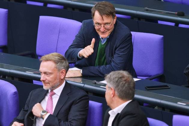 Bilder des Jahres 2024, News 09 September News Themen der Woche KW37 News Bilder des Tages Berlin, Deutschland, 13.09.2024: Deutscher Bundestag: 186. Bundestagssitzung - Haushaltswoche: L-R: Bundesminister der Finanzen Christian Lindner (FDP), Klar Lauterbach, Bundesminister für Wirtschaft und Klimaschutz Robert Habeck (Bündnis90 Die Grünen) *** Berlin, Germany, 13 09 2024 German Bundestag 186 Bundestag session Budget week L R Federal Minister of Finance Christian Lindner FDP , Klar Lauterbach, Federal Minister of Economics and Climate Protection Robert Habeck Bündnis90 Die Grünen Copyright: xdtsxNachrichtenagenturx dts_46231