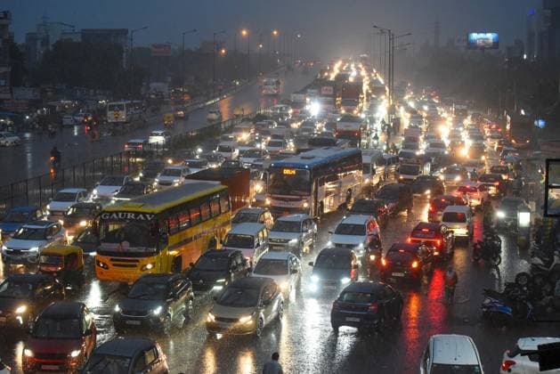 News Themen der Woche KW37 News Bilder des Tages GURUGRAM, INDIA - SEPTEMBER 13: Due to heavy rain vehicles stuck in 5ï¿½km long traffic congestion at National Highway-48 near Hero Honda chowk, on September 13, 2024 in Gurugram, India. The India Meteorological Department (IMD) has issued an orange alert, indicating a be prepared mode, as extremely bad weather is forecast. (Photo by Parveen Kumar Hindustan Times ) Heavy Rain Lashes Delhi-NCR, Several Roads Waterlogged