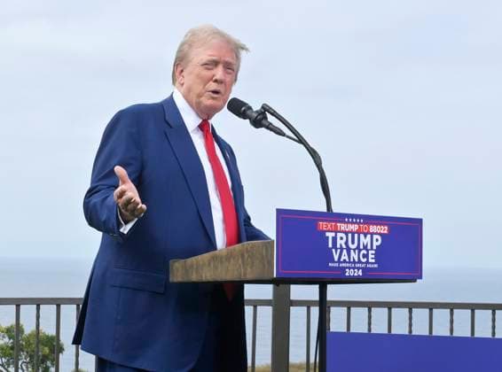 News Themen der Woche KW37 News Bilder des Tages Former president and Republican presidential nominee Donald J. Trump gives remarks to the press at Trump National Golf Club in Los Angeles on Friday, September 13, 2024. Trump addressed the crowd by blaming Harris for giving one of the dumbest answers at the presidential debate and for destroying California during her tenure in office. According to Trump, if elected President, she will destroy the country. Trump plans to deliver remarks next Monday about cryptocurrency and the launch of the company World Liberty Financial, a crypto platform controlled by the Republican nominee s sons Donald Jr. and Eric.  LAP20240913010 JIMxRUYMEN