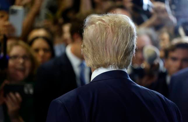 September 10, 2024, Philadelphia, Pa, United States: Former President Donald J. Trump talking to reporters at the 2024 Presidential Debate between Vice President Kamala Harris and Former President Donald J. Trump at National Constitution Center in Philadelphia, PA. September 10, 2024. Philadelphia United States - ZUMAp281 20240910_zea_p281_056 Copyright: xPhotoxImagexPressx