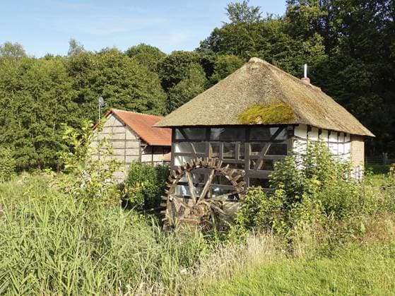 Alte Wassermühle am Waldrand, Nordrhein-Westfalen, Deutschland, Europa Old watermill on the edge of the forest, North Rhine-Westphalia, Germany, Europe Copyright: imageBROKER Fotowerkstatt-ks ibxknr11246638.jpg