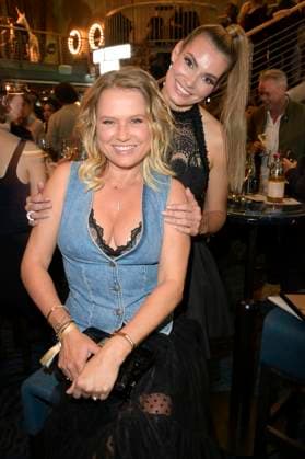 Nova Meierhenrich und Rebecca Kunikowski bei der Verleihung des Deutschen Schauspielpreises 2024 im Club Theater Berlin. Berlin, 13.09.2024