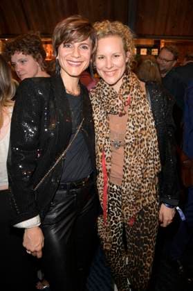 Christina Hecke mit Ehefrau Stefanie Henn bei der Verleihung des Deutschen Schauspielpreises 2024 im Club Theater Berlin. Berlin, 13.09.2024