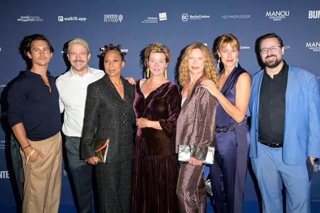 Tim Oliver Schultz, David Ruland, Abak Safaei-Rad, Margarita Broich, Marion Kracht, Helene Grass und Nikolai Will bei der Verleihung des Deutschen Schauspielpreises 2024 im Club Theater Berlin. Berlin, 13.09.2024