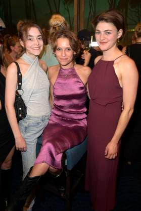 Kea Krassau, Kristin Suckow und Johanna Polley bei der Verleihung des Deutschen Schauspielpreises 2024 im Club Theater Berlin. Berlin, 13.09.2024