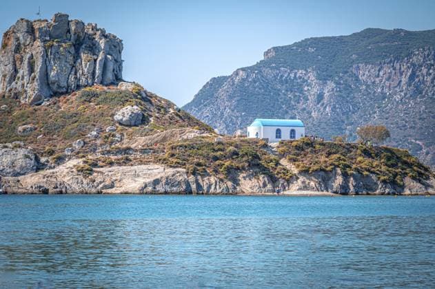 IMAGO Creative, Herbst, Reiseziel, Dodekanes, Griechische Inseln Blick auf eine kleine Kapelle auf der Insel Kastri von Kefalos aus, Kefalos, Kos, Griechenland, Europa View of a small chapel on the island of Kastri from Kefalos, Kefalos, Kos, Greece, Europe Copyright: imageBROKER MarcusxBeckert ibxmbt11091617.jpg
