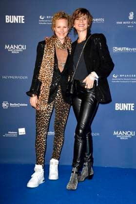Christina Hecke mit Ehefrau Stefanie Henn bei der Verleihung des Deutschen Schauspielpreises 2024 im Club Theater Berlin. Berlin, 13.09.2024