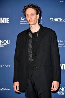 Julius Feldmeier bei der Verleihung des Deutschen Schauspielpreises 2024 im Club Theater Berlin. Berlin, 13.09.2024