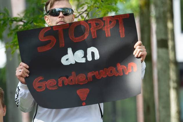 News Themen der Woche KW37 News Bilder des Tages CSD In Dortmund And Counter CSD Demo From Right Wing Groups A protester holds a sign reading Stop Gender Choice as dozens of counter-protesters from several right-wing groups organize a demonstration against the annual traditional LGBTQ CSD demonstration in Dortmund, Germany, on September 14, 2024. Dortmund Germany  Copyright: xYingxTangx originalFilename: tang-notitle240914_np3Id.jpg
