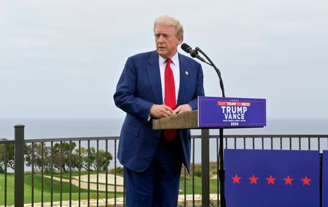 Former president and Republican presidential nominee Donald J. Trump departs after making remarks to the press at Trump National Golf Club with the Pacific Ocean in the background in Los Angeles on Friday, September 13, 2024.  LAP2024091395 JIMxRUYMEN