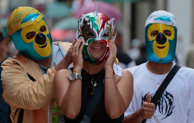 Mexicans And Tourists Get Ready For The Grito De Independencia Of Mexico This September 15 A group of young people wear wrestler masks in Mexico City, Mexico, on September 14, 2024, prior to the Grito de Independencia de Mexico that takes place on September 15 in the Zocalo of the capital, headed by the president of Mexico, Andres Manuel Lopez Obrador. Mexico City Mexico City Mexico  Copyright: xGerardoxVieyrax originalFilename: vieyra-notitle240914_npKzt.jpg