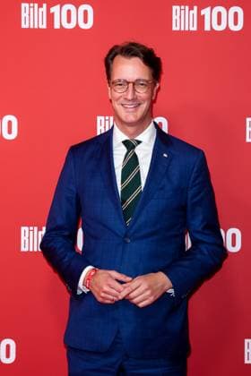 BILD 100 - 2024 Hendrik Wuest auf dem Roten Teppich zu BILD100 am 12.09.2024 im Axel-Springer-Neubau in Berlin *** BILD 100 2024 Hendrik Wuest on the red carpet for BILD100 on 12 09 2024 in the new Axel Springer building in Berlin Copyright: xEventpressxKochanx