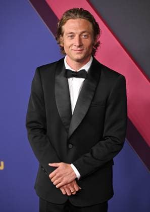 Jeremy Allen arrives for the 76th annual Primetime Emmy Awards at the Peacock Theater in Los Angeles on Sunday, September 15, 2024.  LAP202409150656 CHRISxCHEW