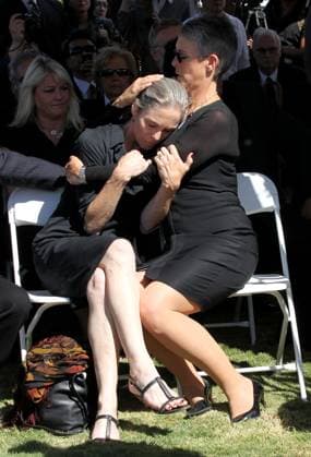 Tony Curtis Funeral 04 October 2010 - Las Vegas, Nevada - Kelly Curtis, Jamie Lee Curtis. Tony Curtis s Funeral at Palm Mortuary Las Vegas. Photo Credit: MJT AdMedia Las Vegas NV USA EDITORIAL USE ONLY  Copyright: xx MJTx admphotos576733