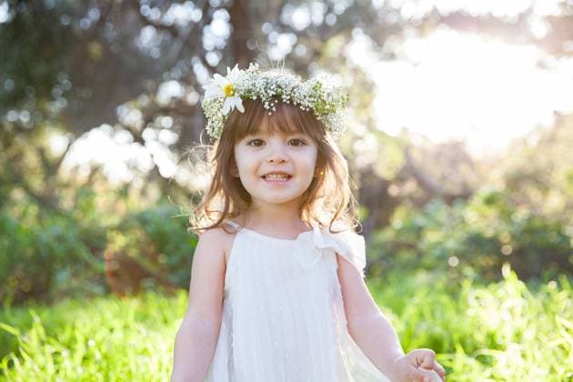 Creative Highlights Symbolfotos Smiling girl with flower crown in sunlit outdoor setting La Verne, California, United States R_TTIF240911A-1516258-01 ,model released, Symbolfoto