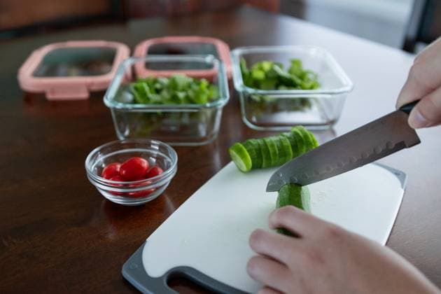 IMAGO Creative, Food, Trend, Meal Prep Person cutting cucumbers for meal prep Harrisburg, Pennsylvania, United States R_ANKM240915-1541778-01